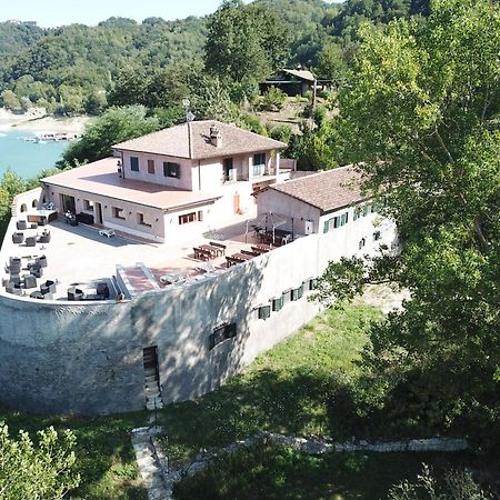 Agriturismo Incantesimo Del Lago Salto Varco Sabino Eksteriør billede