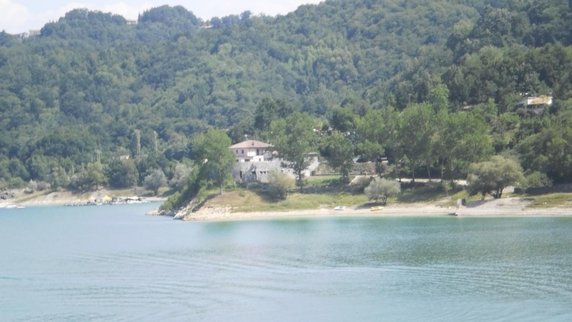 Agriturismo Incantesimo Del Lago Salto Varco Sabino Eksteriør billede