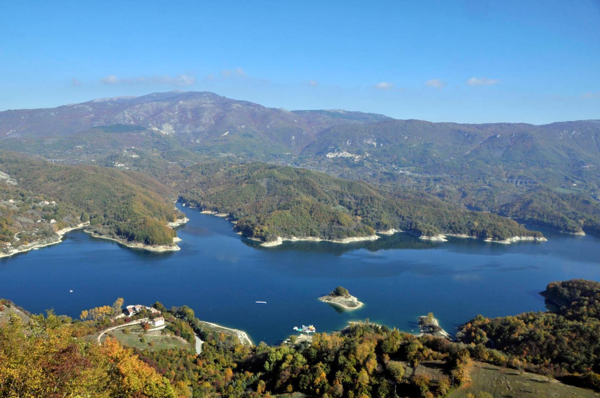 Agriturismo Incantesimo Del Lago Salto Varco Sabino Eksteriør billede