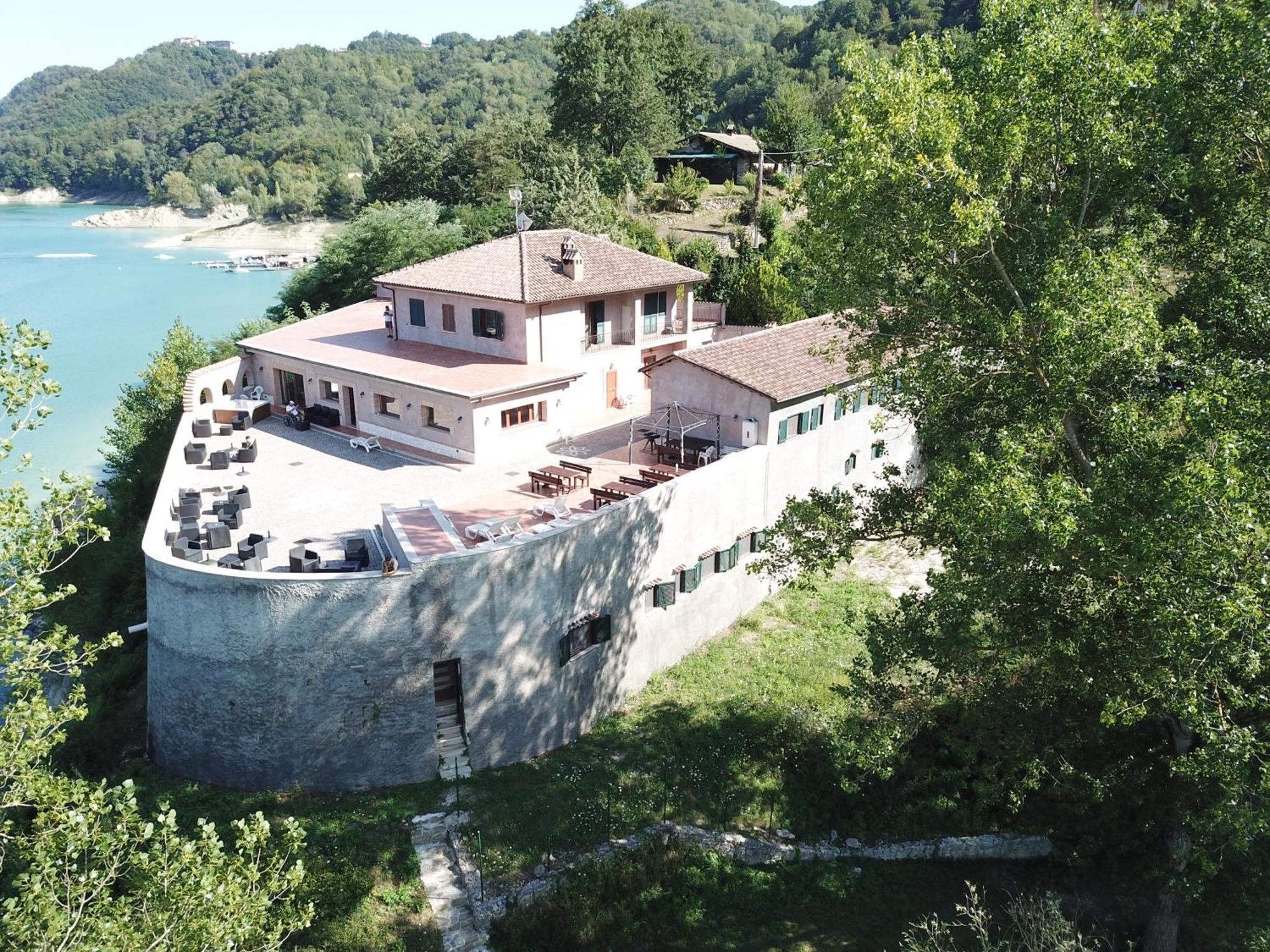 Agriturismo Incantesimo Del Lago Salto Varco Sabino Eksteriør billede